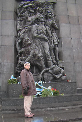 Monument to heroes of Warsaw Ghetto Uprising